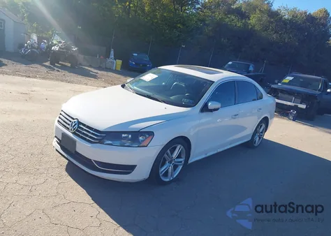 2015 Volkswagen Passat 2.0L Tdi Se из США, поврежденный, VIN 1VWBV7A32FC030892